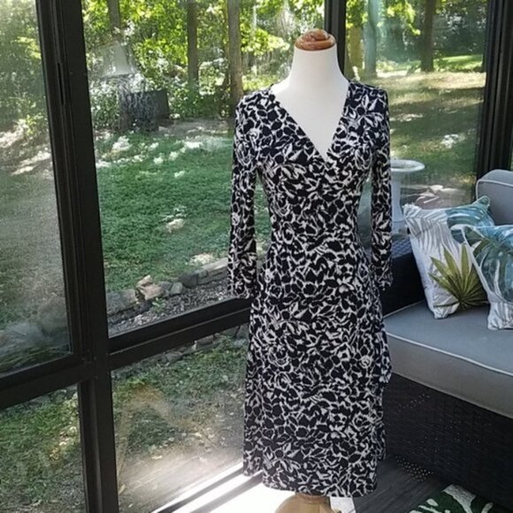 BCBGMAXAZRIA‎ wrap dress Small - Picture 5 of 5